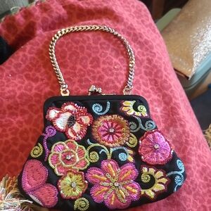 Vibrant Floral Embroidered Clutch Vera Bradley 25 th.Anniversary